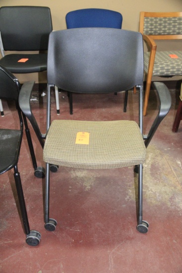 ROLLING OFFICE CHAIR