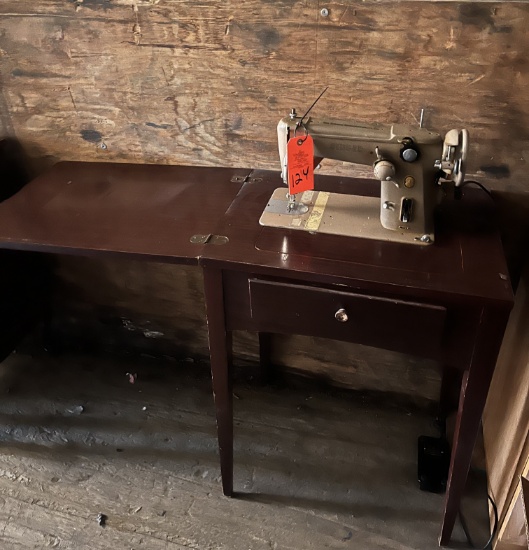 Singer sewing machine/cabinet