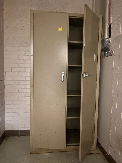 METAL CABINET W DOORS