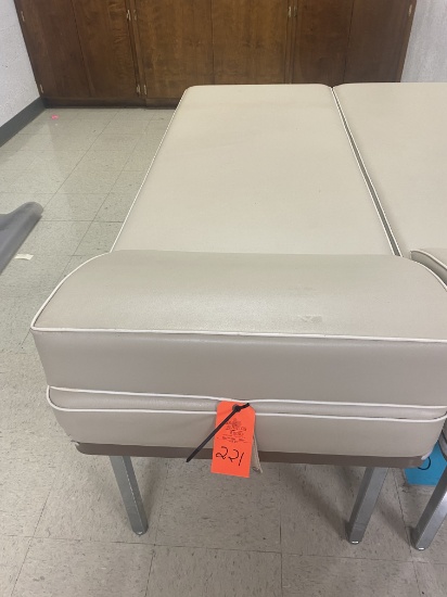 EXAM/RESTING TABLE