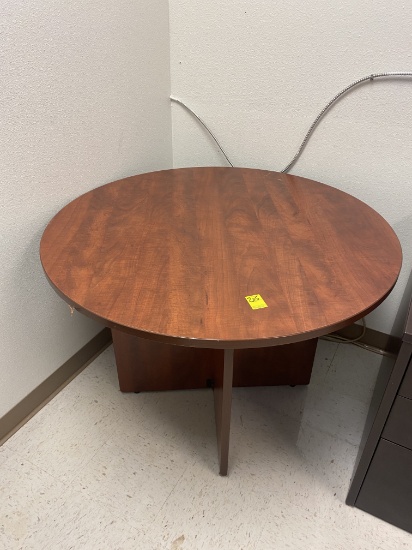 ROUND TABLE