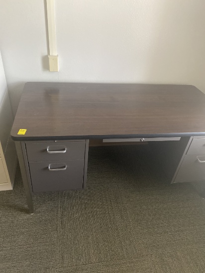 NICE TEACHER DESK