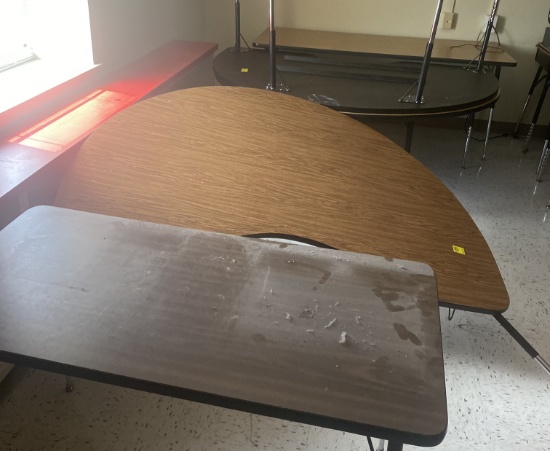 STUDENT DESKS ROUGHLY 59