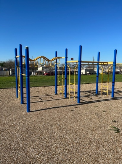 PLAYGROUND UNIT #2 JUNGLE GYM/CLIMBING BARS OBSTICLE COURSE