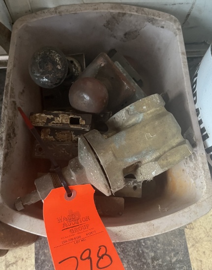 TRAY OF OLD KNOBS/VALVE