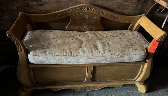 PADDED STORAGE BENCH