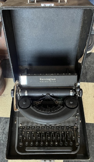 VINTAGE TYPEWRITER