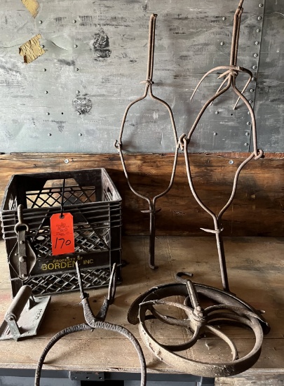 CRATE OF VINTAGE ITEMS