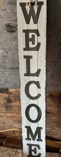 WOODEN VERTICAL "WELCOME" SIGN