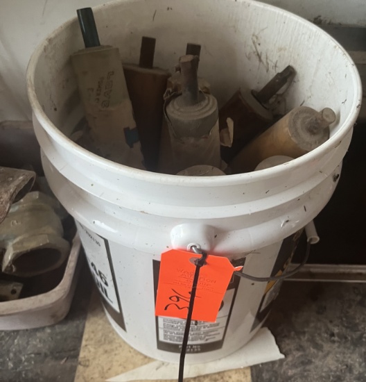 BUCKET OF MANUAL CONVEYER ROLLERS