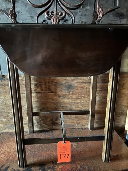 SMALL SIDE TABLE W DROP DOWN LEAFS