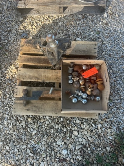 PALLET OF RECEIVER HITCHES
