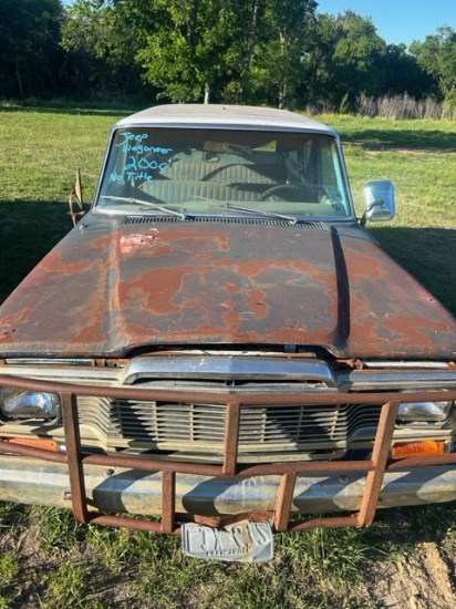 OLD JEEP WAGONEER
