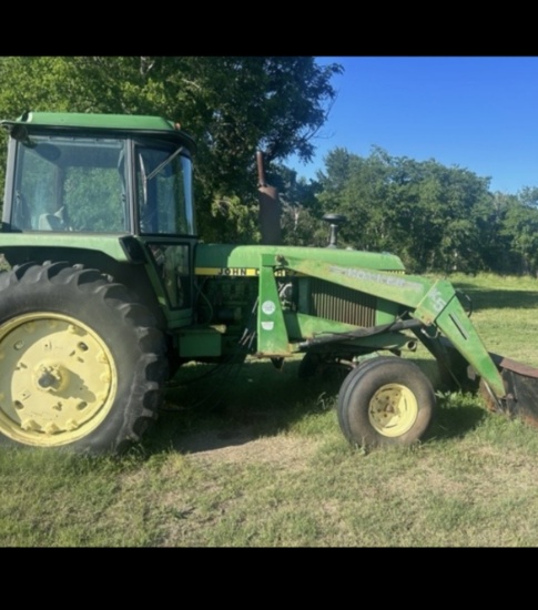 JOHN DEERE 4240 CAB TRACTOR