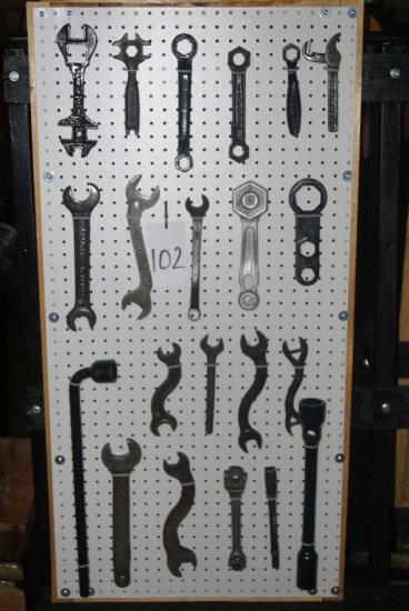 BOARD OF HAND TOOLS- 102