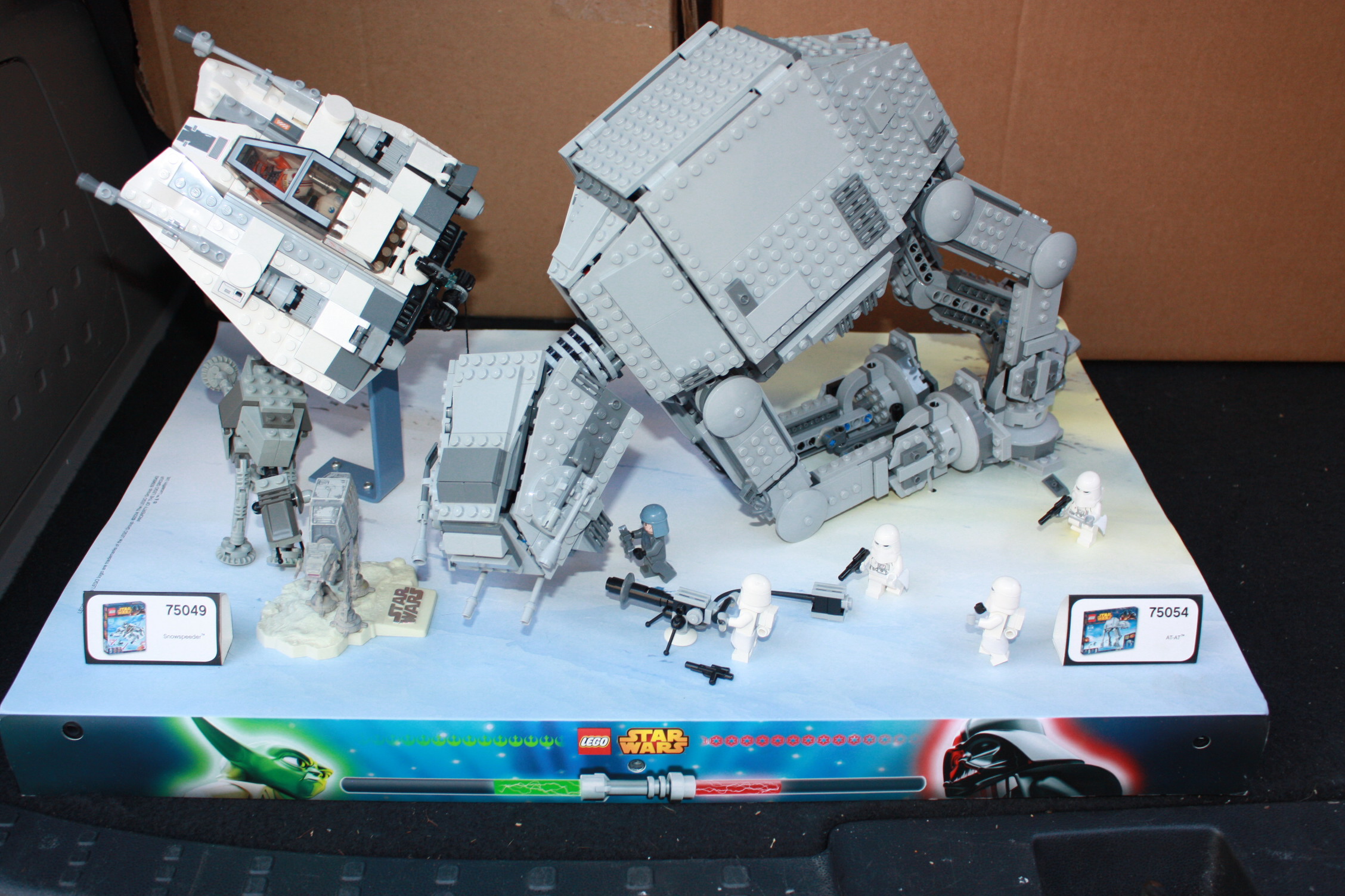 Lego Store Display w/ Star Wars 75054 AT-AT & | Proxibid