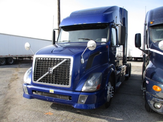 2011 VOLVO VNL64T-670 Conventional