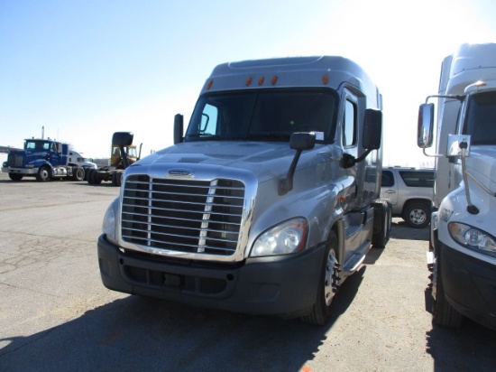 2015 FREIGHTLINER CA12564ST Cascadia Conventional