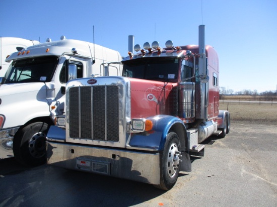 2011 PETERBILT 389 Extended Hood Ultra Cab Conventional