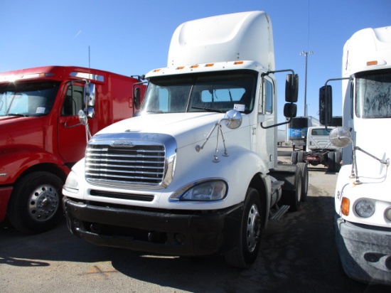2005 FREIGHTLINER CL12064ST Columbia Conventional