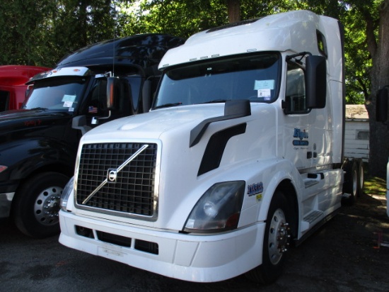 2013 VOLVO VNL64T-670 Conventional