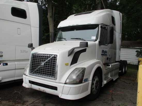 2013 VOLVO VNL64T-670 Conventional