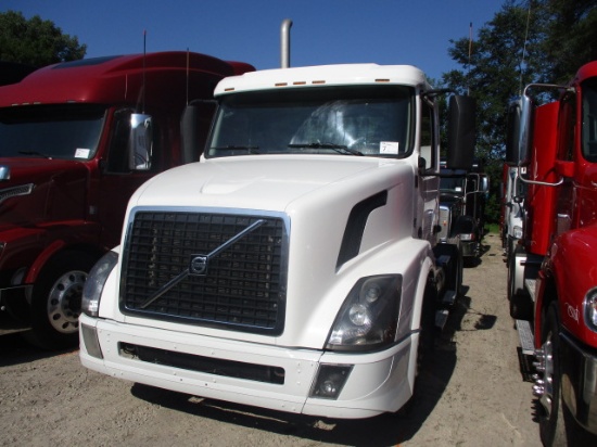 2014 VOLVO VNL64T-300 Conventional