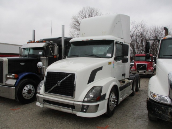 2004 VOLVO VNL64T-300 Conventional