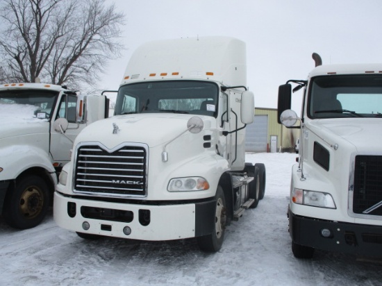 2016 MACK CXU613 Pinnacle Conventional