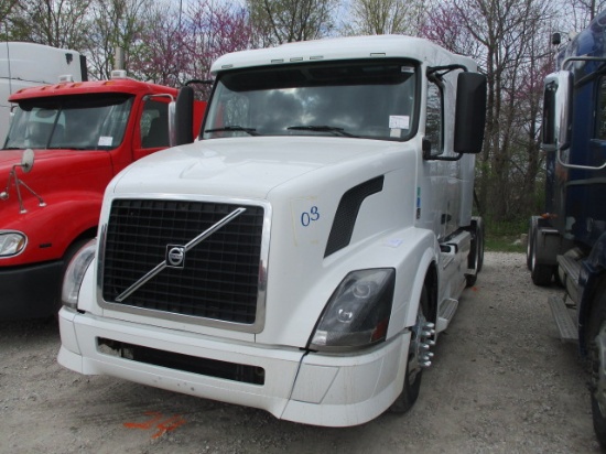 2013 VOLVO VNL64T-630 Conventional