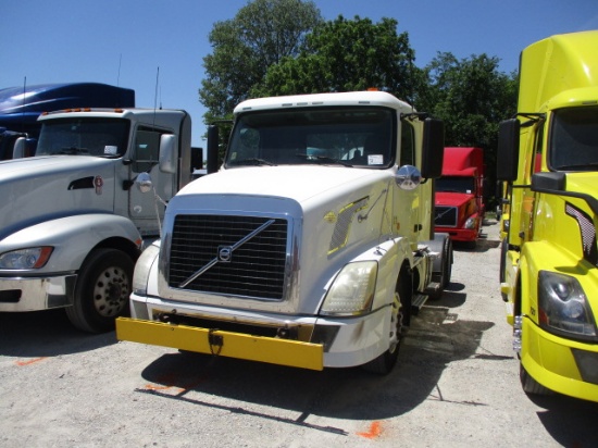 2011 VOLVO VNL64T Conventional