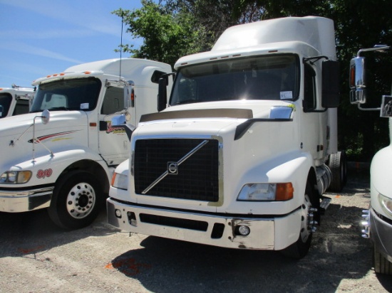 2007 VOLVO VNM64T-630 Conventional