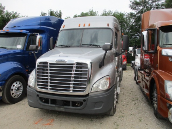 2015 FREIGHTLINER CA12564ST Cascadia Conventional