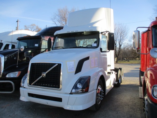 2014 VOLVO VNL64T-300 Conventional