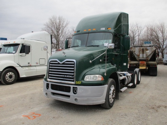 2013 MACK CXU613 Pinnacle Conventional