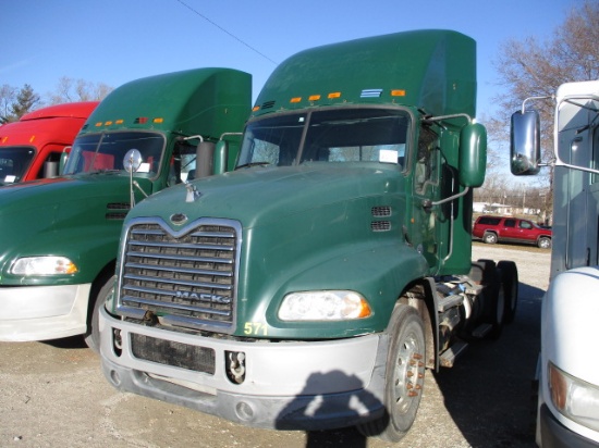 2013 MACK CXU613 Pinnacle Conventional, NON-RUNNER