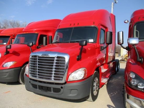 2018 FREIGHTLINER CA12564ST Cascadia Evolution Conventional