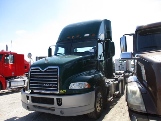 2013 MACK CXU613 Pinnacle Conventional