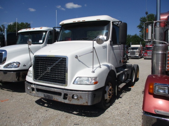 2006 VOLVO VNL64T Conventional