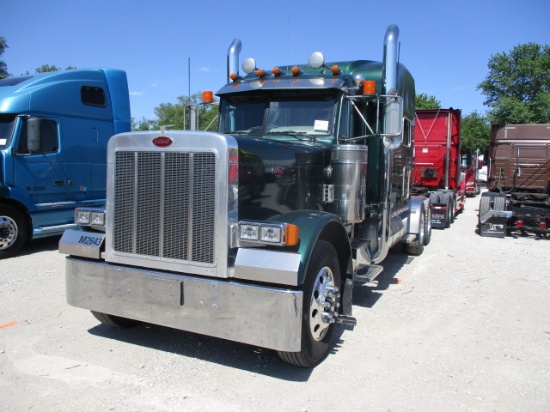 2004 PETERBILT 379 Extended Hood Ultra Cab Conventional