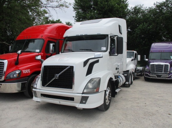 2013 VOLVO VNL64T-670 Conventional
