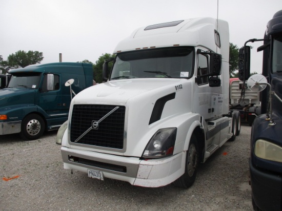 2004 VOLVO VNL64T-670 Conventional