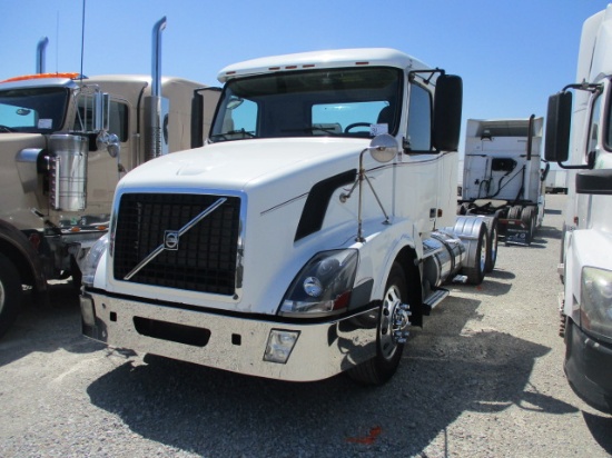 2006 VOLVO VNL64T-300 Conventional