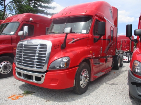 2016 FREIGHTLINER CA12564ST Cascadia Conventional