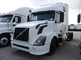 2013 VOLVO VNL64T-670 Conventional