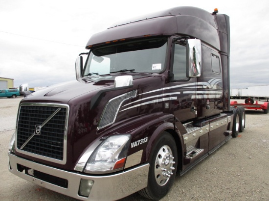 2013 VOLVO VNL64T-730 Conventional