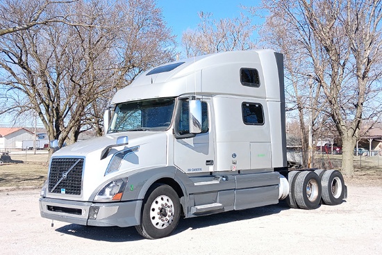 2016 VOLVO VNL64T-780 Conventional