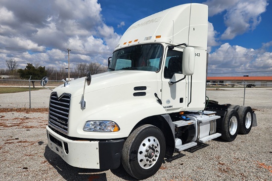 2016 MACK CXU613 Pinnacle Conventional