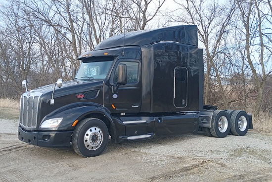 2015 PETERBILT 579 Conventional