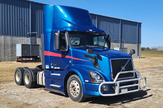 2015 VOLVO VNL64T-300 Conventional